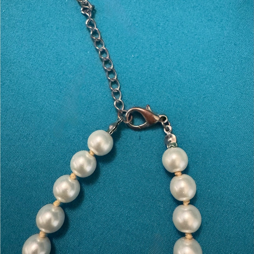 *5 for $20; Vintage White Pearl Necklace - Picture 2 of 3